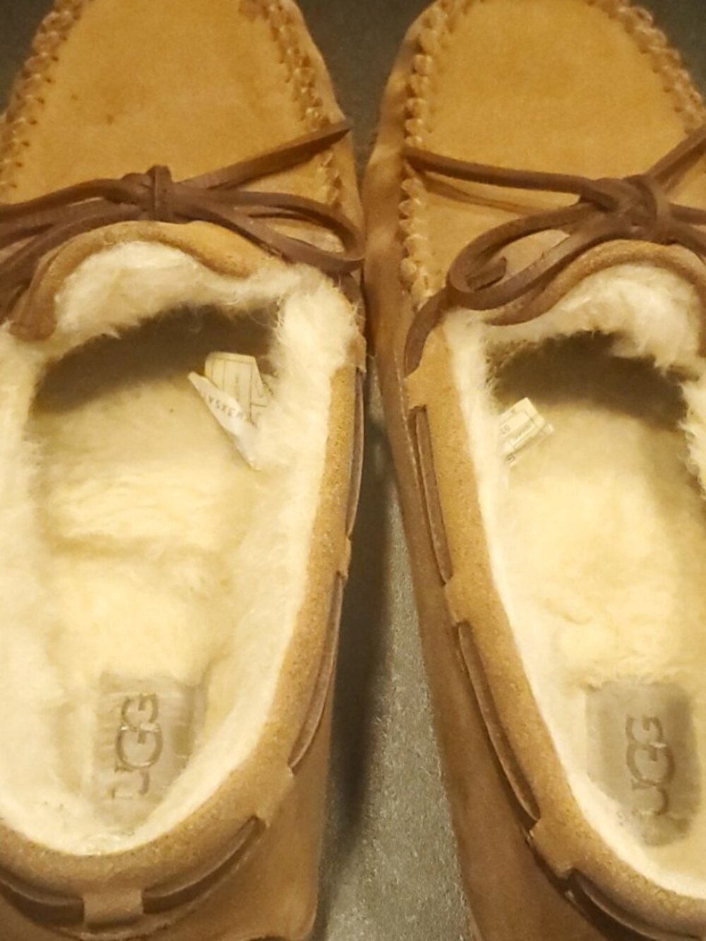 UGG Moccasins Size 8 UNISEX